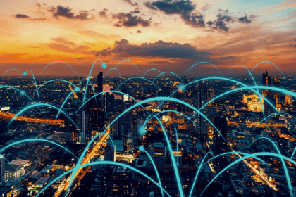 Em Cidades inteligentes, a tecnologia deixa de ser promessa e passa a ser ferramenta concreta para melhorar mobilidade, serviços e bem-estar urbano, como analisa Kelsem Ricardo Rios Lima.