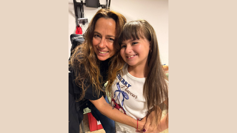 Ao lado de Fernanda Paes Leme e Laryssa Ayres, Juju Teófilo inicia as gravações da nova novela vertical do Globoplay com a Non Stop.