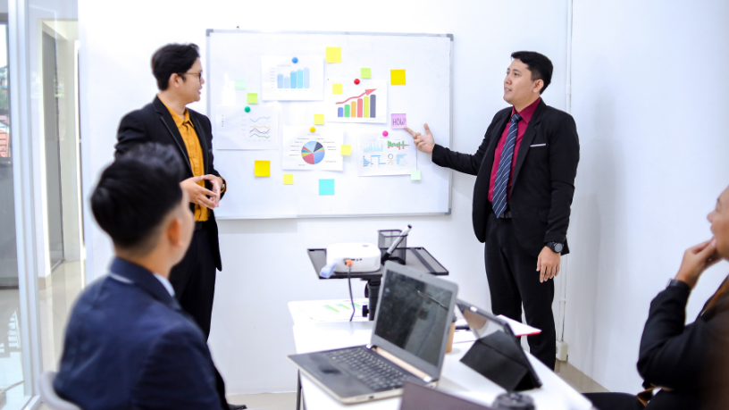 A advocacia estratégica como pilar da governança corporativa moderna com Hebron Costa Cruz de Oliveira.